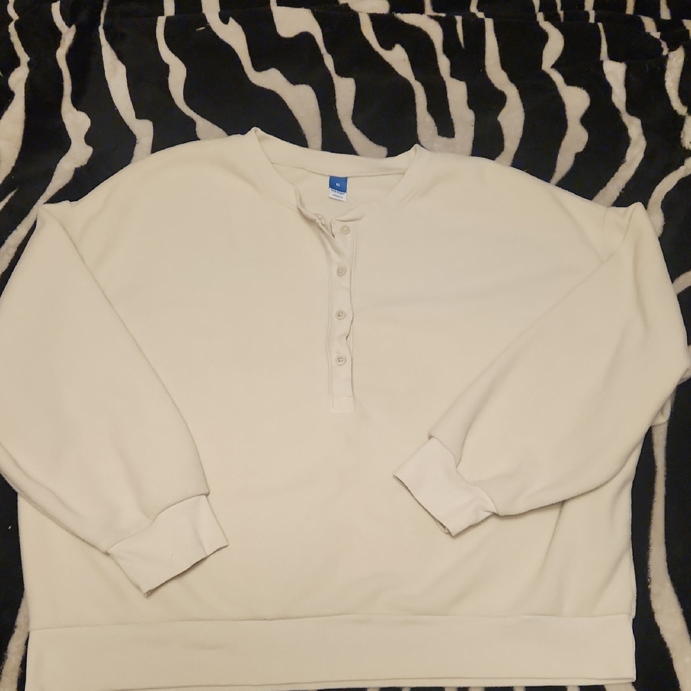 Old Navy Men's Off-White Crewneck Sweater